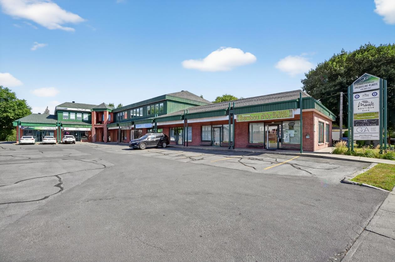 Centre commercial 605-619 Rue Principale, Sainte-Dorothée